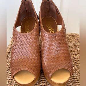 Rowen Wooden Wedges Back Zip Size 8M